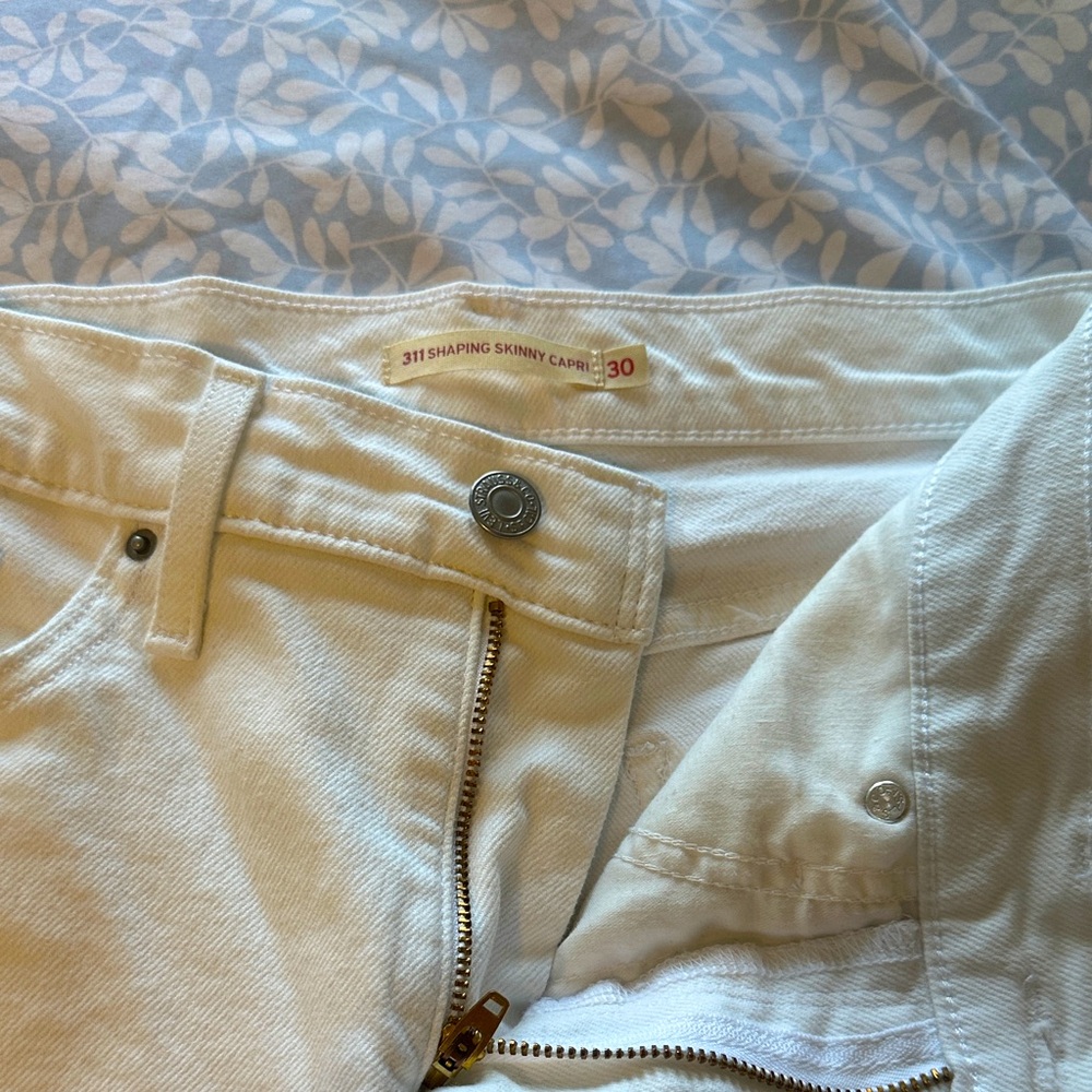 Levi's Cream Shaping Skinny Capri Jeans
